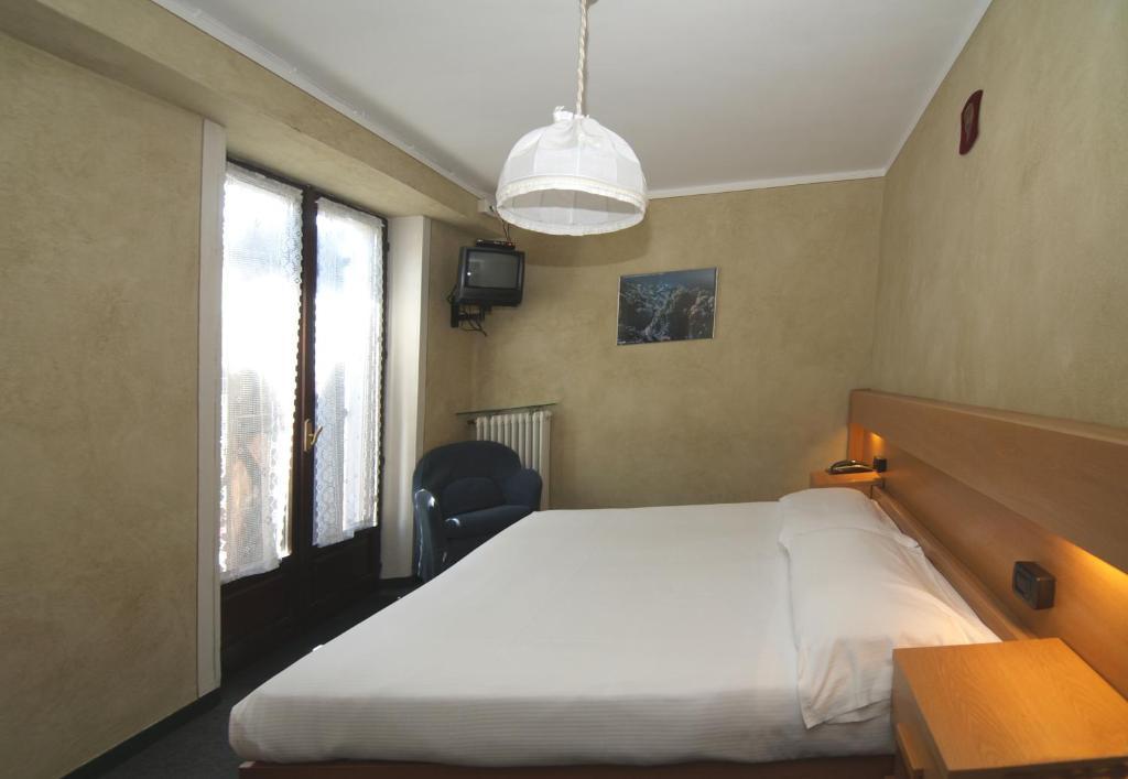 Albergo Nazionale فيرنانتِّه الغرفة الصورة